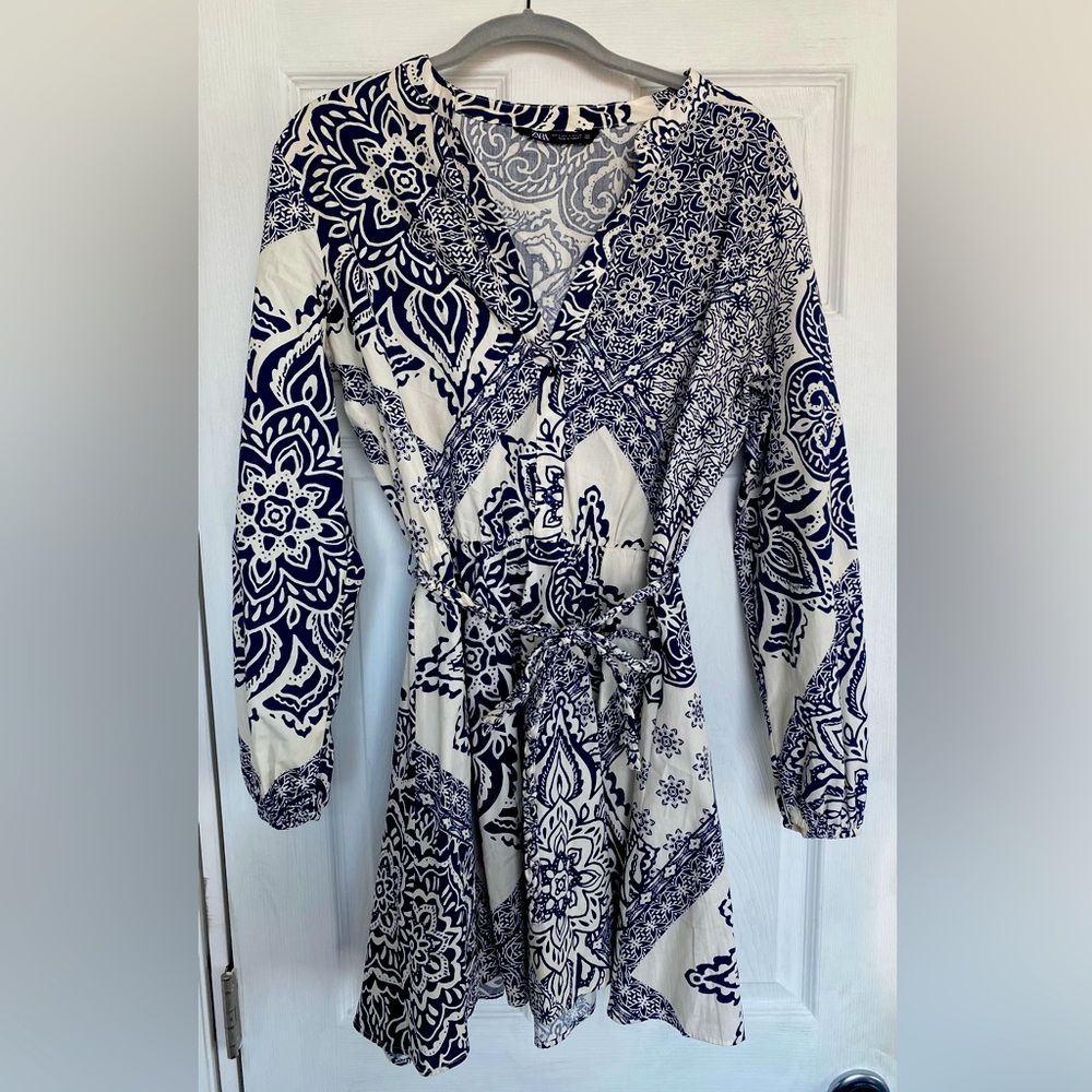 Long sleeve blue and white Zara dress. Size S